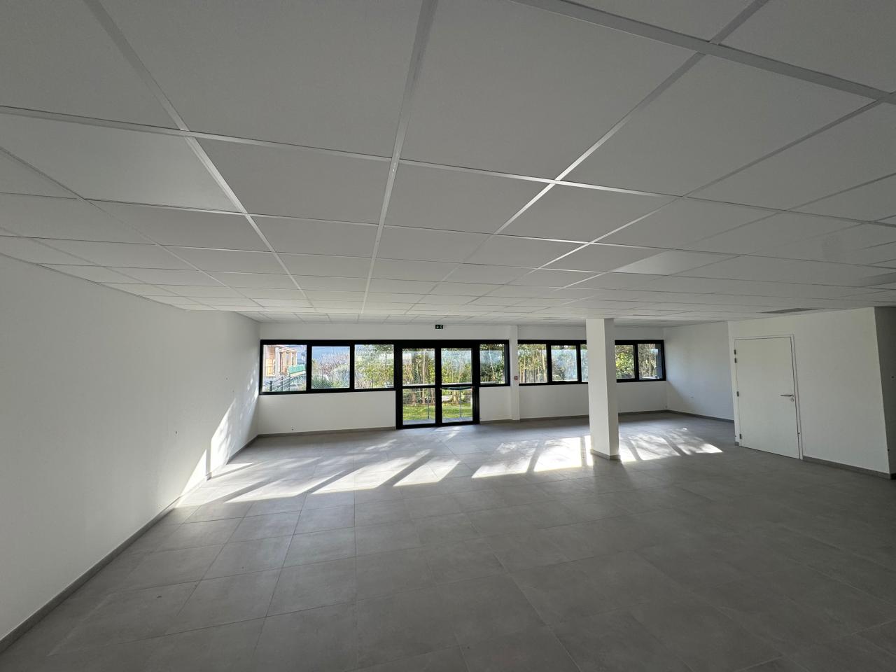 Bureau Aubagne 539m² Vente bureau Aubagne Bouches-du-Rhône OVBUR2308172 1